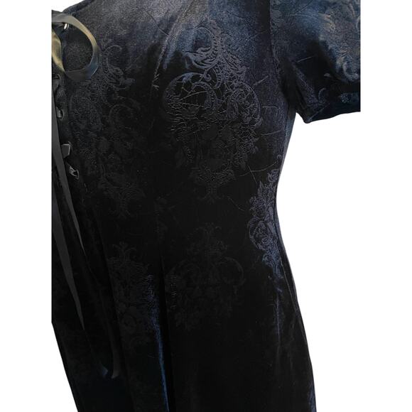 Torrid Size 00/Ladies 10 Nightfall Fit N Flare Skull Embossed Velvet Dress Goth - Picture 4 of 4